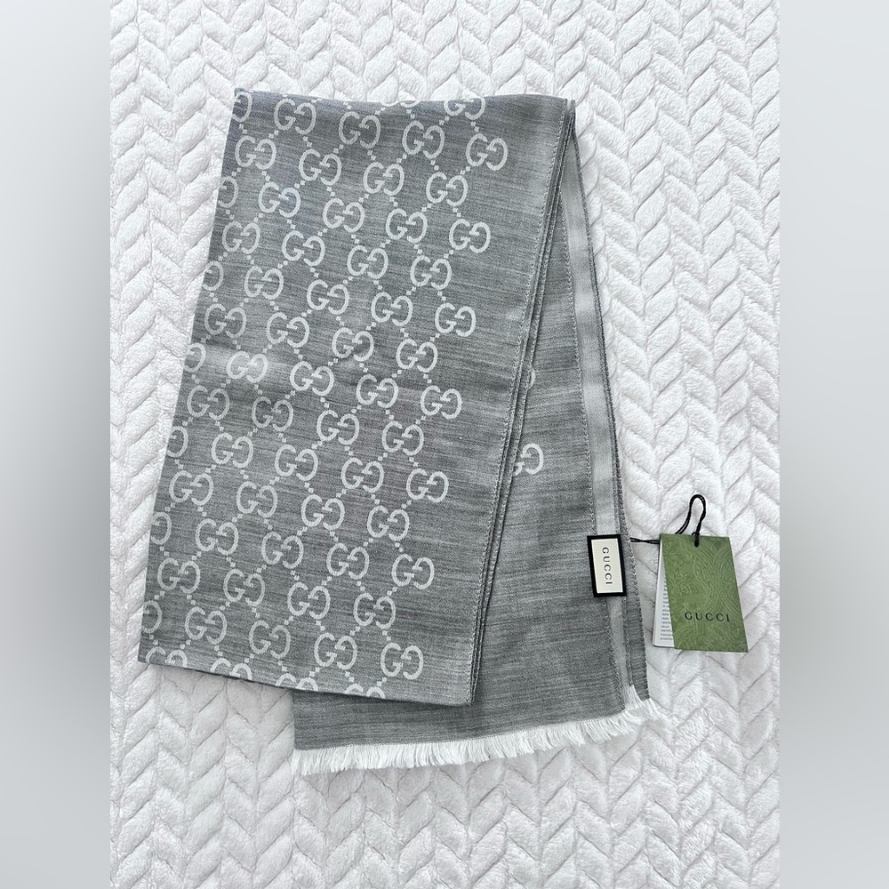 NWT Gucci grey two tone scarf
